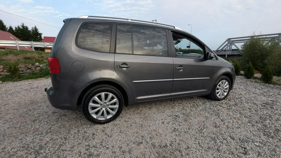 VOLKSWAGEN Touran -