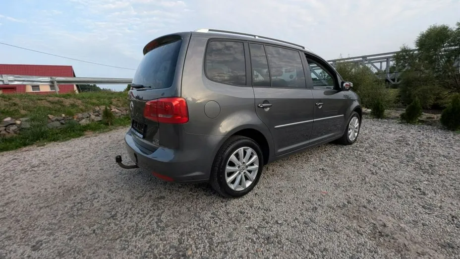 VOLKSWAGEN Touran -
