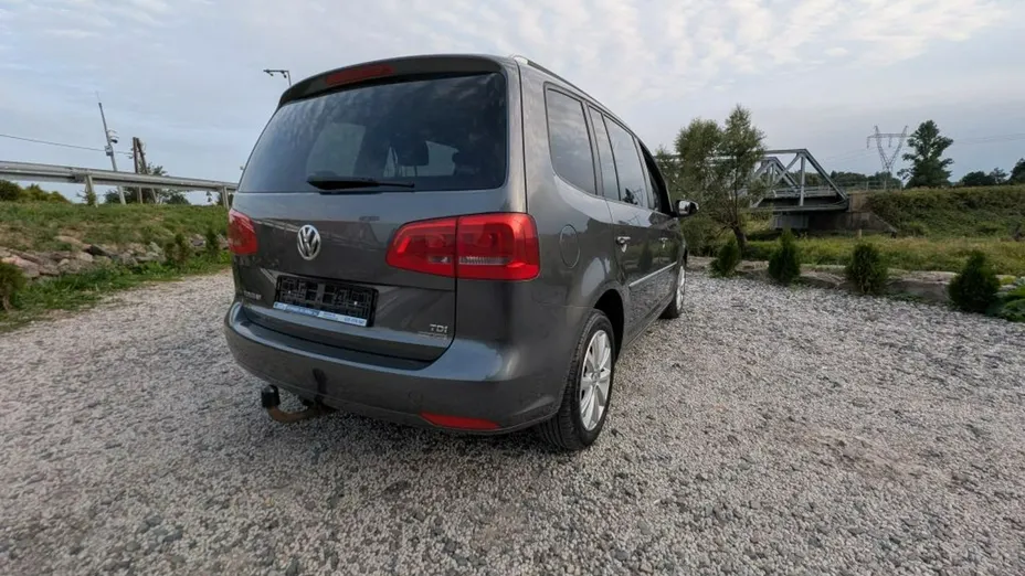 VOLKSWAGEN Touran -