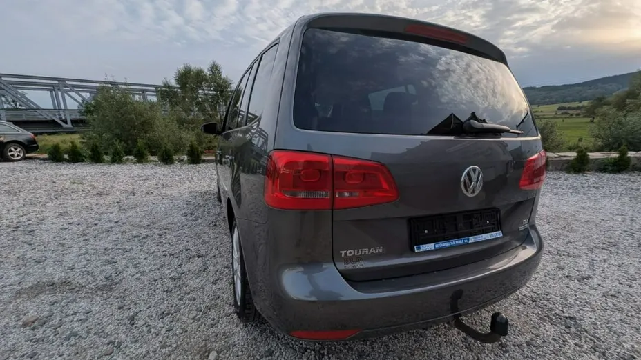 VOLKSWAGEN Touran -