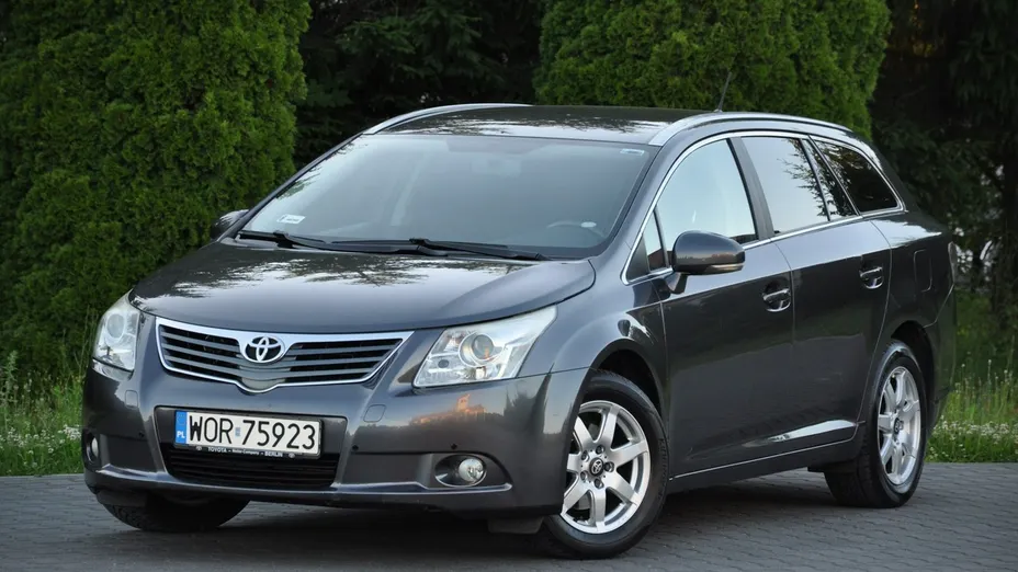 TOYOTA Avensis -