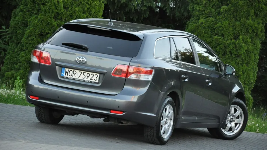 TOYOTA Avensis -