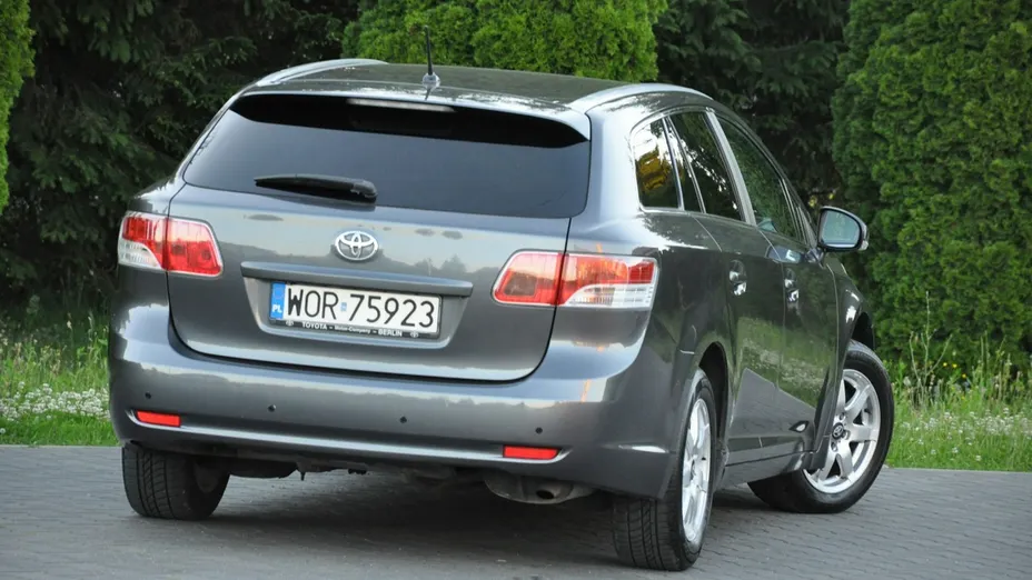 TOYOTA Avensis -