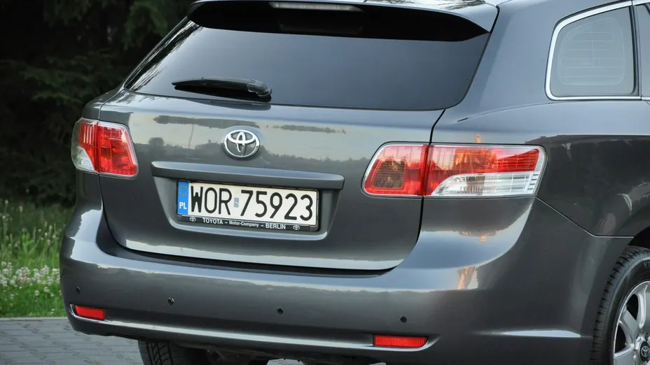 TOYOTA Avensis -