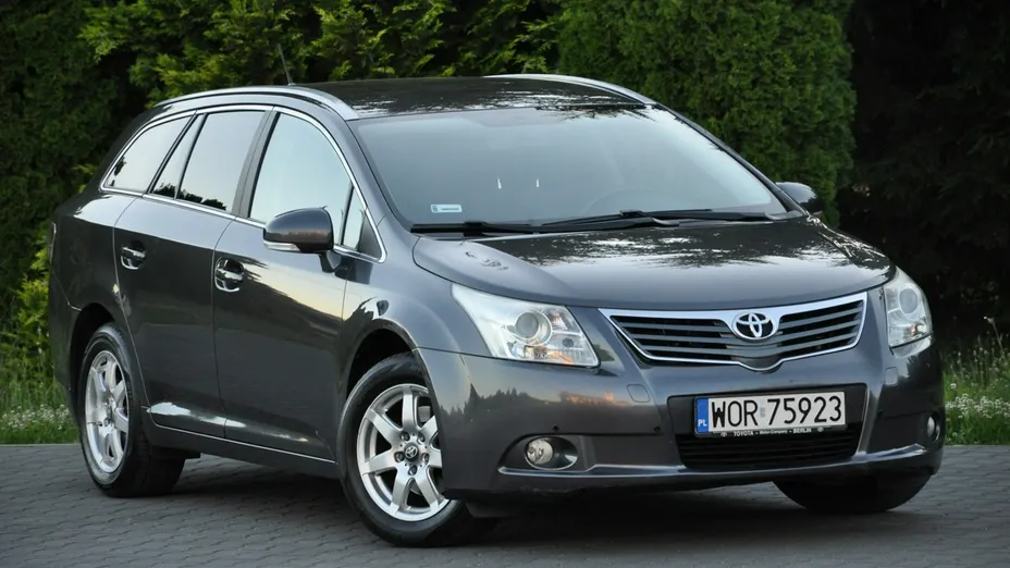 TOYOTA Avensis -