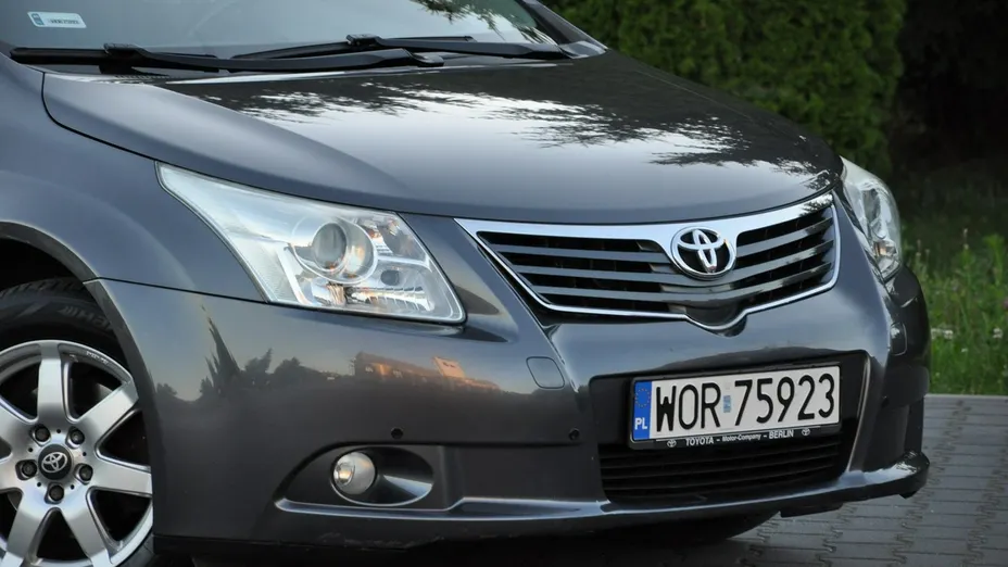 TOYOTA Avensis -