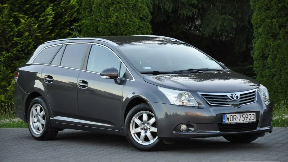 TOYOTA Avensis -