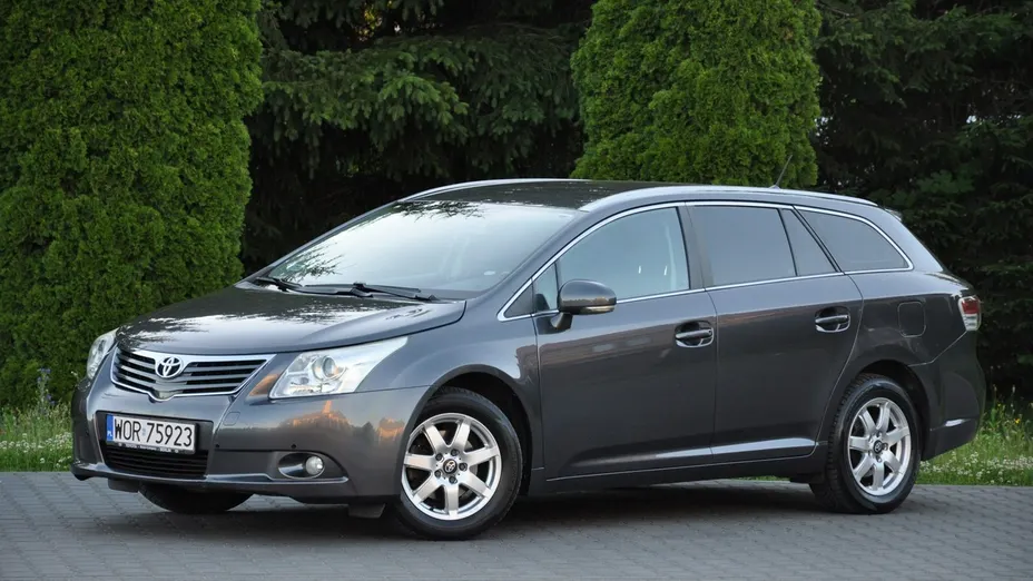 TOYOTA Avensis -