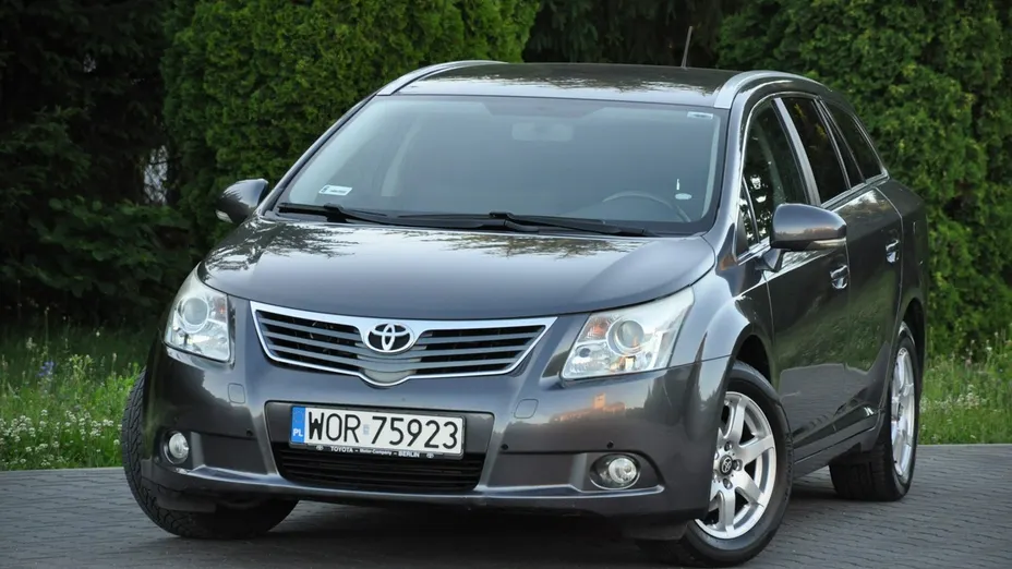 TOYOTA Avensis -