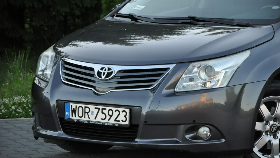 TOYOTA Avensis -