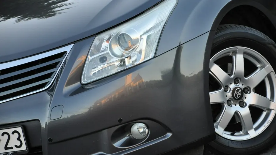 TOYOTA Avensis -