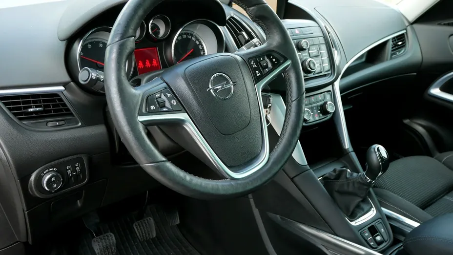 OPEL Zafira -