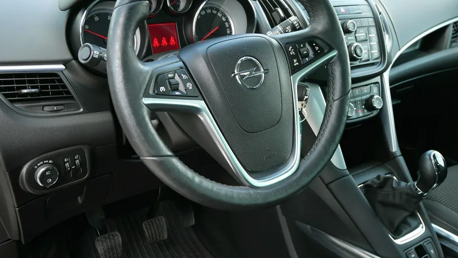 OPEL Zafira -