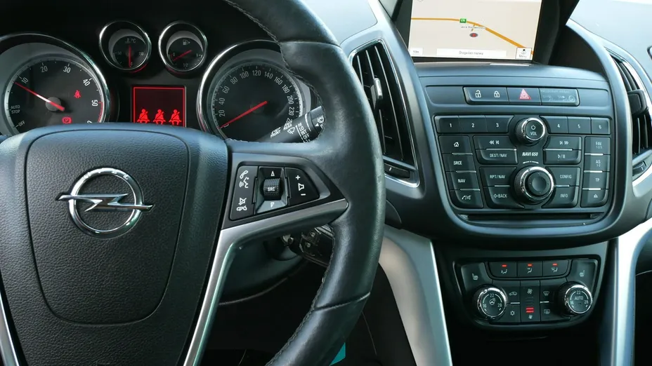OPEL Zafira -