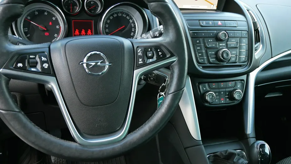 OPEL Zafira -