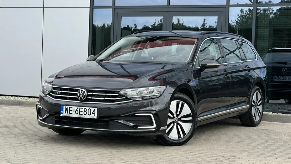 VOLKSWAGEN Passat -