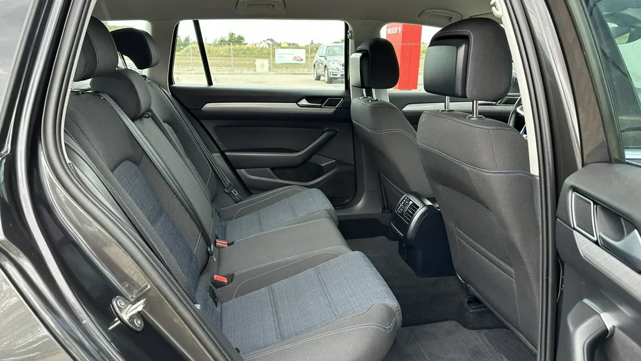VOLKSWAGEN Passat -