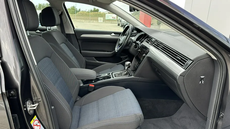 VOLKSWAGEN Passat -