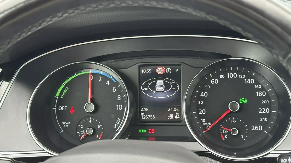 VOLKSWAGEN Passat -