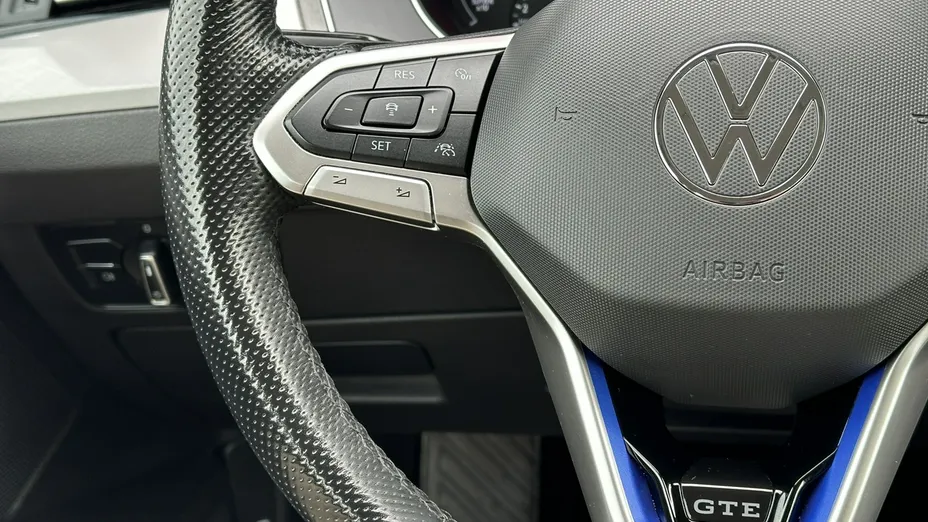 VOLKSWAGEN Passat -