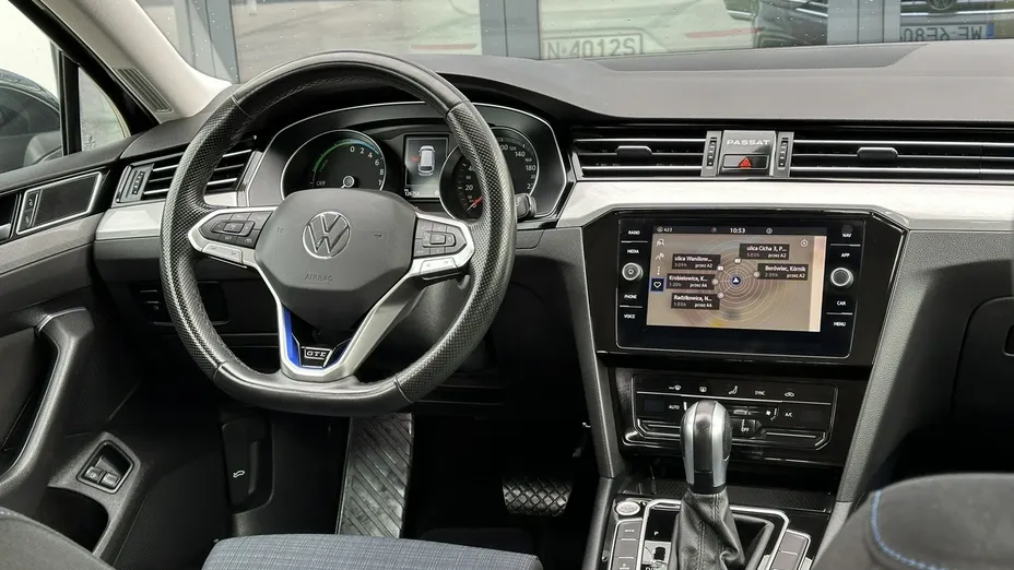 VOLKSWAGEN Passat -