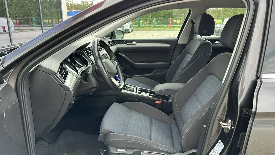 VOLKSWAGEN Passat -