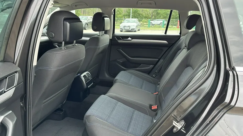 VOLKSWAGEN Passat -