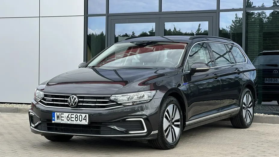 VOLKSWAGEN Passat -