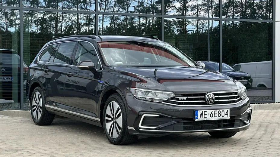 VOLKSWAGEN Passat -