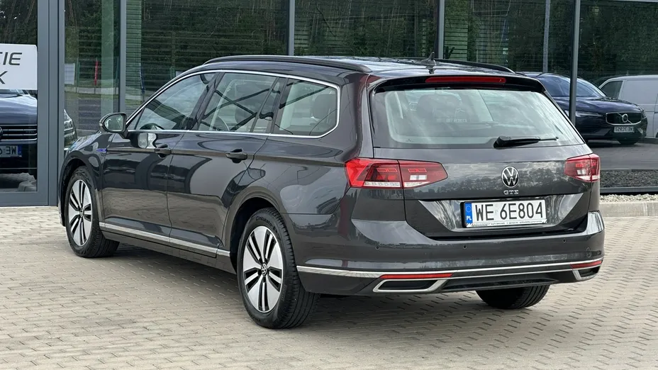 VOLKSWAGEN Passat -
