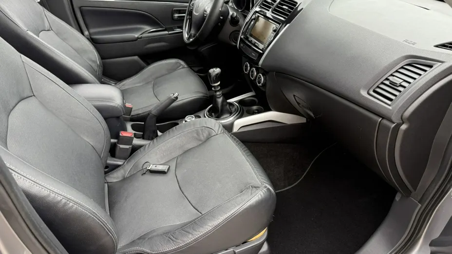 PEUGEOT 4008 -