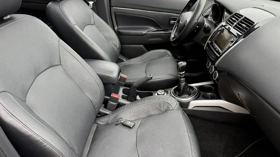 PEUGEOT 4008 -