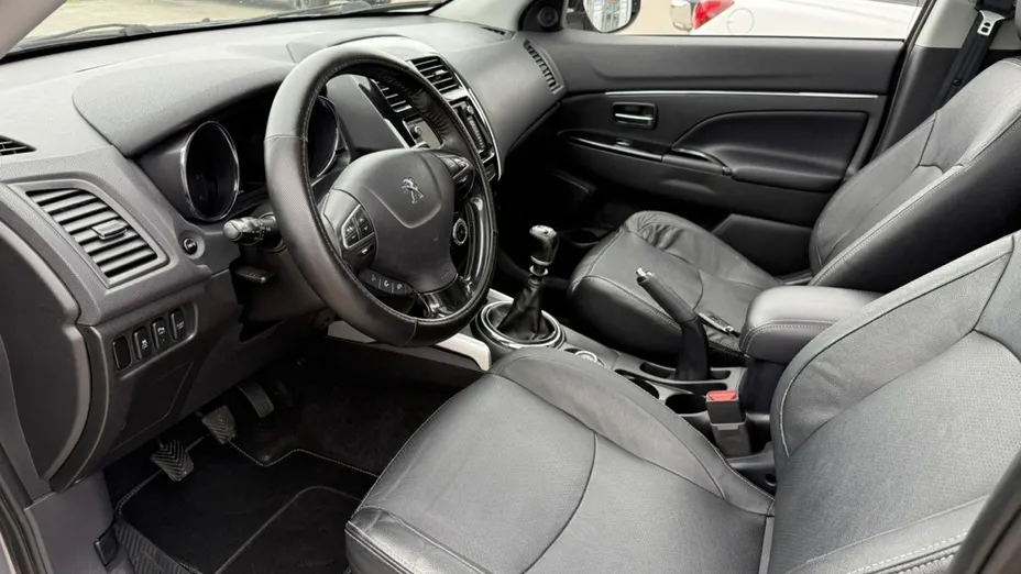 PEUGEOT 4008 -