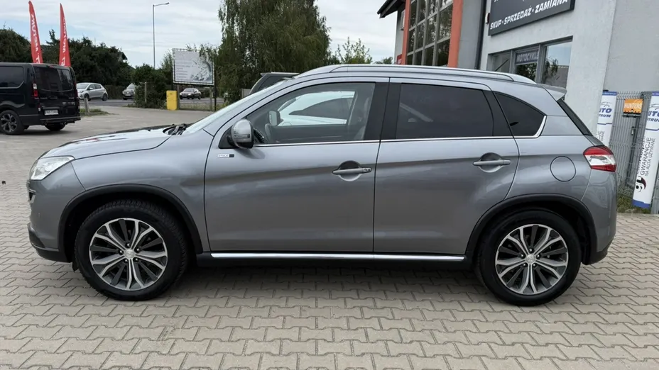 PEUGEOT 4008 -