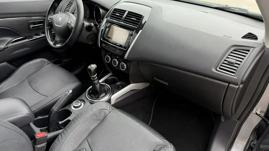 PEUGEOT 4008 -