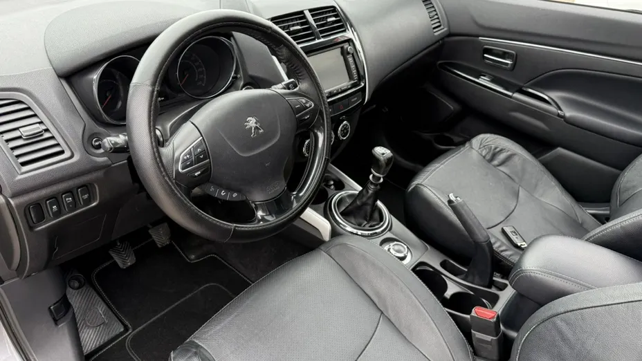 PEUGEOT 4008 -