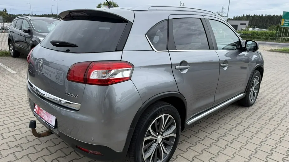 PEUGEOT 4008 -
