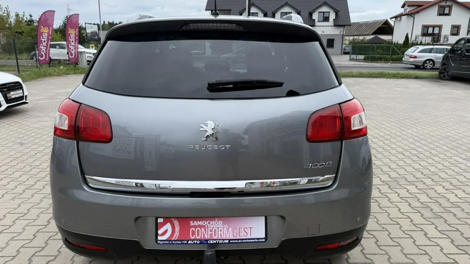 PEUGEOT 4008 -