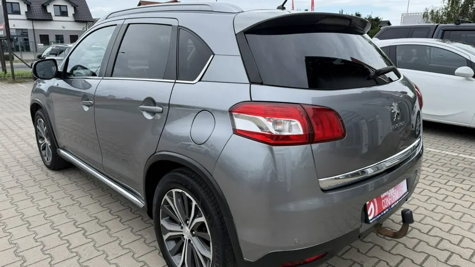 PEUGEOT 4008 -