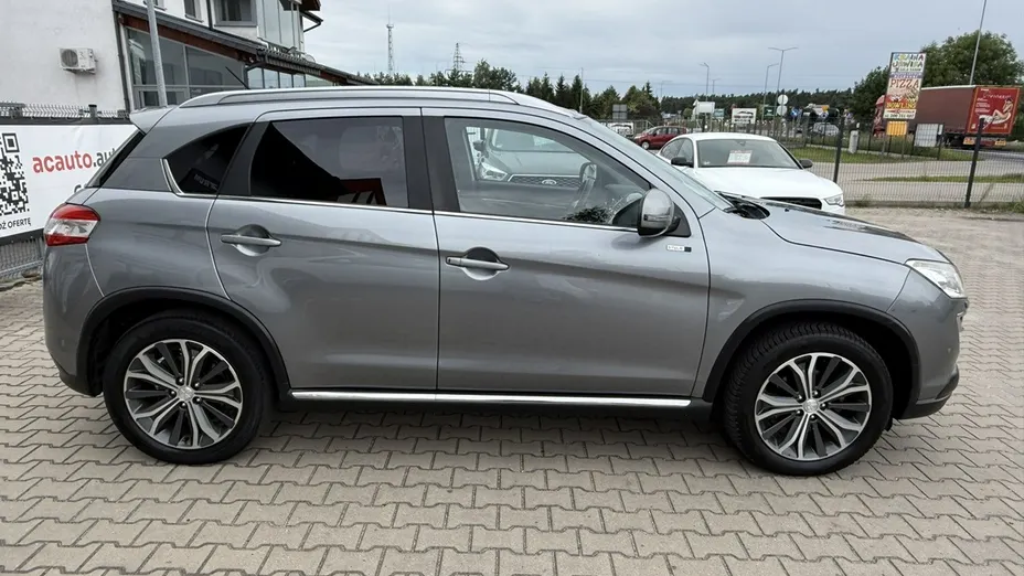 PEUGEOT 4008 -