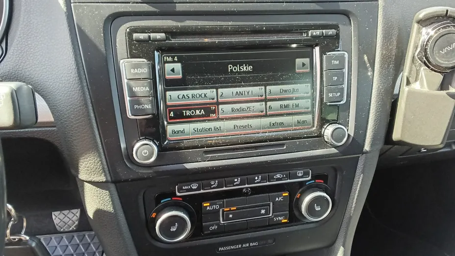 VOLKSWAGEN Golf -