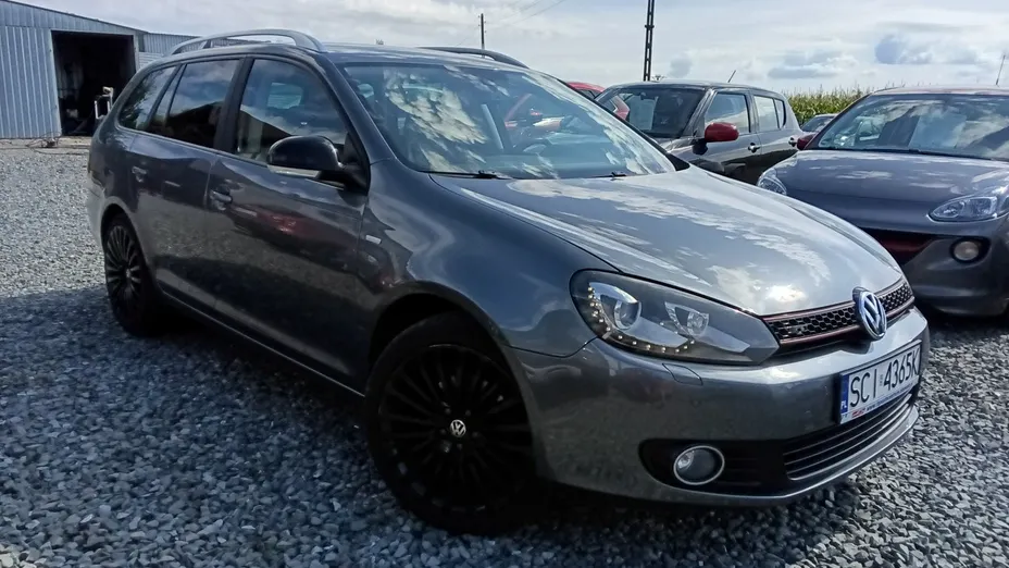 VOLKSWAGEN Golf -