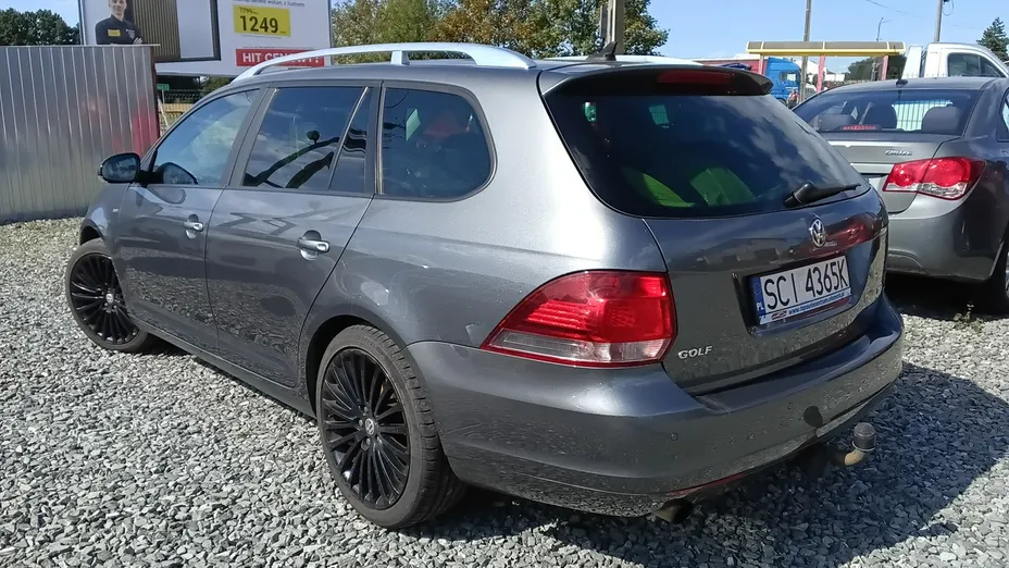 VOLKSWAGEN Golf -