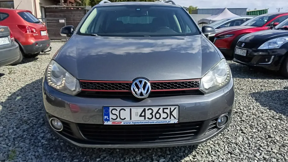 VOLKSWAGEN Golf -