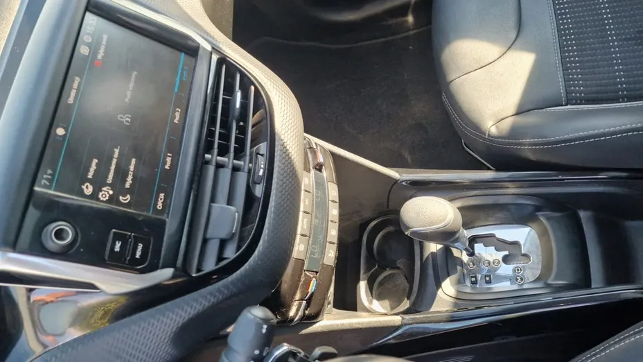 PEUGEOT 2008 -