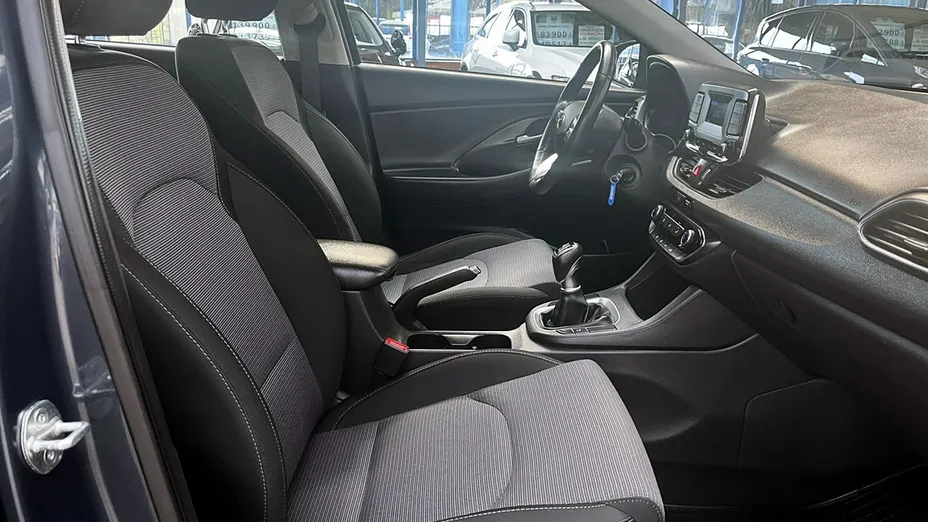 HYUNDAI i30 -