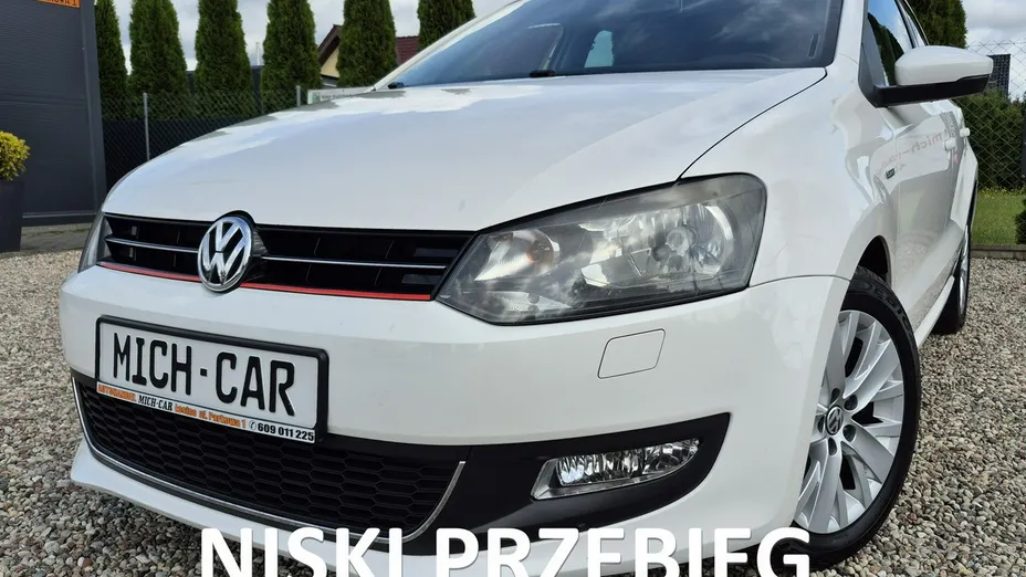 VOLKSWAGEN Polo -