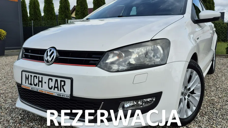 VOLKSWAGEN Polo -