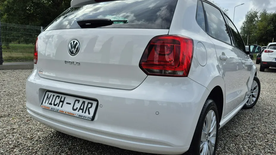 VOLKSWAGEN Polo -