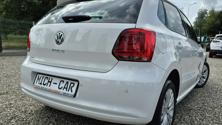 VOLKSWAGEN Polo -